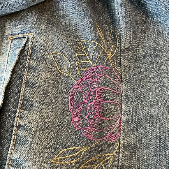 Custom embroidered Jean jacket size medium - Picture 5 of 5